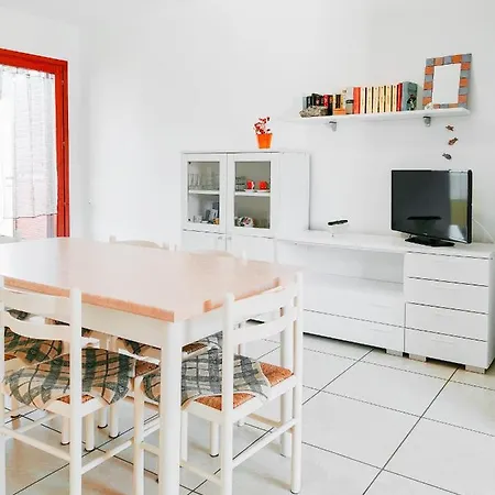Incantevole Al Primo Piano Con Terrazzo *